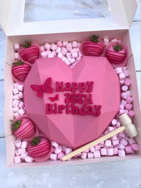 Smash Heart, Happy Birthday Hearts, Chocolate Deserts, Homemade Chocolate Bars, Happy 20th Birthday, Dessert Gifts, Heart Projects, Chocolate Covered Treats, Tasty Recipes Videos