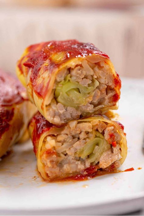 Experience an authentic Polish dish with this easy Golumpki recipe! Try these cabbage rolls today for a hearty meal that is sure to please. Golumpki Recipe, Golumpki Soup, Glumpkies Recipe, Polish Cabbage Rolls Recipe, Golumpki Recipe Polish, Golabki Recipe Polish, Polish Haluski Recipe, Polish Recipes Authentic, Galumpki Recipe