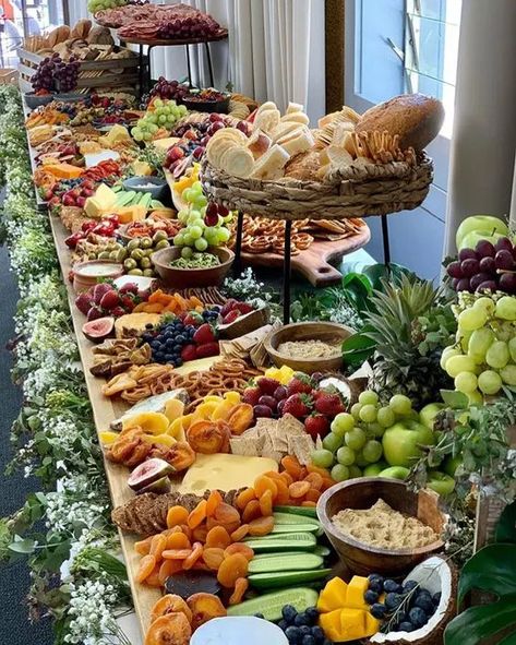 Gracing Table Ideas, Wedding Grazing Table Ideas, Wedding Grazing Table, Grazing Table Ideas, Charcuterie Board Wedding, Charcuterie Table, Wedding Buffet Food, Grazing Board, Brunch Table