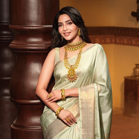 Temple Saree, God's Own Country, Photo Stills, Venus Fashion, Saree Style, Thiruvananthapuram, Jewellery Showroom, Bridal Diamond Jewellery, Saree Photoshoot