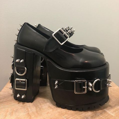 Alt Shoes, Goth Shoes, Grunge Clothing, Gothic Shoes, Lace Up Leggings, Platform Mary Janes, New Rock, Aesthetic Shoes, Swag Shoes