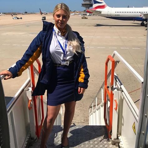 Ryan Air, Airline Attendant, Flight Girls, Flight Attendant Fashion, Flight Attendant Uniform, Feminine Skirt, Female Pilot, Cabin Crew, Flight Attendant