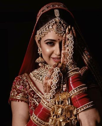 Shadi Pose, Bride Closeup, Closeup Poses, Desi Painting, Couple Wedding Pose, Wedding Closeup, Bridal Head Jewelry, Yuvika Chaudhary, Bollywood Brides