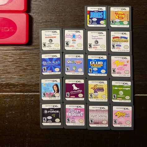 18 Nintendo DSI games, comes with protective cases for each game. Dsi Games, Nintendo Dsi Games, 2ds Xl, Nintendo Dsi, Nintendo Ds Games, Nintendo 3ds Xl, Ds Games, Club Penguin, 3ds Xl