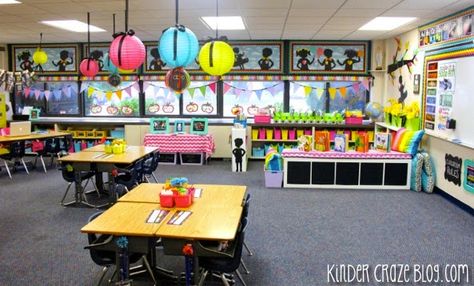 What a fun, bright space to learn! Shop 50+ paper lantern colors online at http://www.partylights.com/Lanterns/Lanterns-by-Color. Lanterns In Classroom, Classroom Layouts, Flip Book Template, Ideas Decoracion Salon, Teacher Tricks, Chalkboard Classroom, Chalkboard Theme, Diy Classroom Decorations, Classroom Makeover