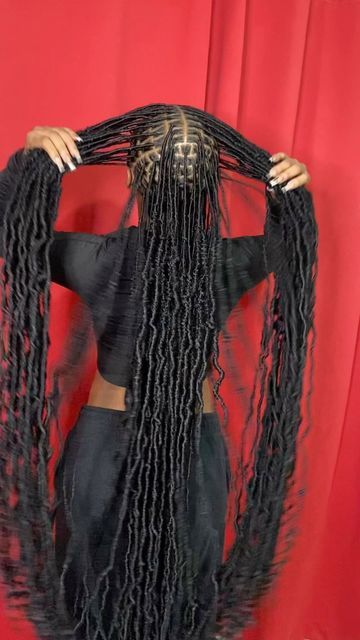 Knotless Distressed Soft Locs, Small Knotless Soft Locs, Goddess Soft Locs With Curls, Ways To Style Soft Locs, Black Soft Locs, Soft Locs With Curls, Knotless Soft Locs, Island Locs, Goddess Soft Locs