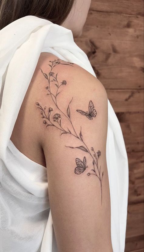 Feminine Shoulder Tattoos, Tato Paha, Feminine Nature, Around Arm Tattoo, Butterfly Tattoo On Shoulder, Tato Minimal, Floral Tattoo Shoulder, Bat Tattoo, Nature Tattoo