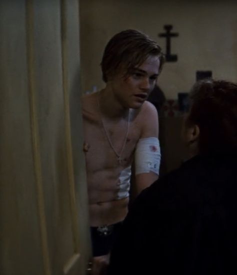 Leonardo Dicaprio Shirtless, Leo Decaprio, Leonardo Dicaprio Romeo, Romeo Juliet 1996, Leonardo Dicaprio Movies, Leonardo Dicaprio Photos, Basketball Diaries, Leo And Kate, 90s Actors