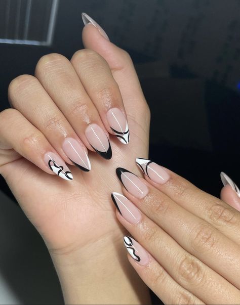 Nail Designs Baddie, Buchona Nails, Short Nail Set, Nail Art Minimalist, Nails Acrylic Ideas, Nail Inspo Short, Almond Acrylic Nails Designs, Nail Art Short, Nail Inspo Trendy