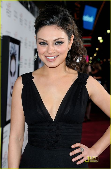 Mila Kunis Black Swan, Mila Kunis Hair, Mila Kunis Style, Celebrity Workouts, The Black Swan, Celebrity Bodies, Fitness Trends, Mila Kunis, Winona Ryder