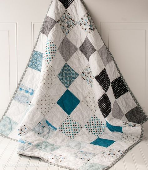 Color Blocked Baby Quilt patterns, free pattern @ Polka Dot Chair Modern Baby Quilt Patterns, Free Baby Quilt Patterns, Baby Boy Quilt Patterns, Baby Quilt Patterns Easy, Charm Pack Quilt Patterns, Boys Quilt Patterns, Baby Quilt Tutorials, Charm Pack Quilt, Baby Patchwork Quilt