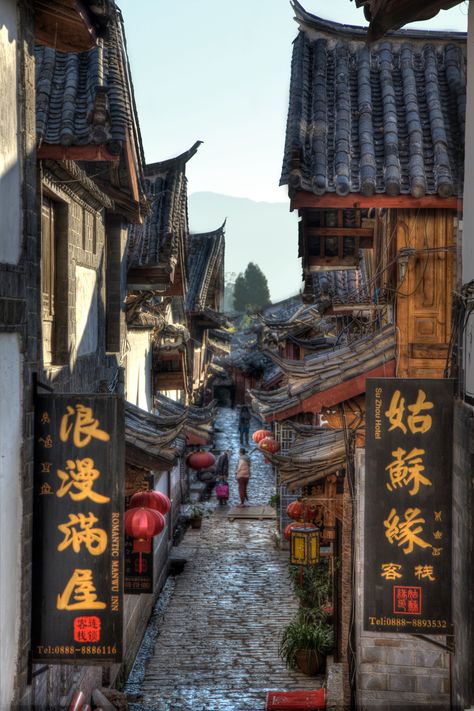 Streets of Lijiang, Yunnan, China Alley Way, Yunnan China, Lijiang, Walking Down The Street, Asian Architecture, Chinese Architecture, Foto Art, China Travel, Suzhou