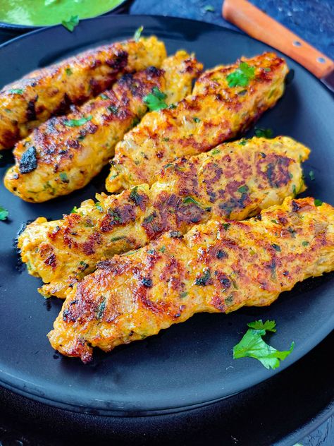 Minced Chicken Kebab Recipe, Chicken Keema, Braised Chicken Breast, Chicken Kebab Recipe, Chicken Mince, Minced Chicken Recipes, Minced Chicken, Chicken Kebab, Minced Meat Recipe