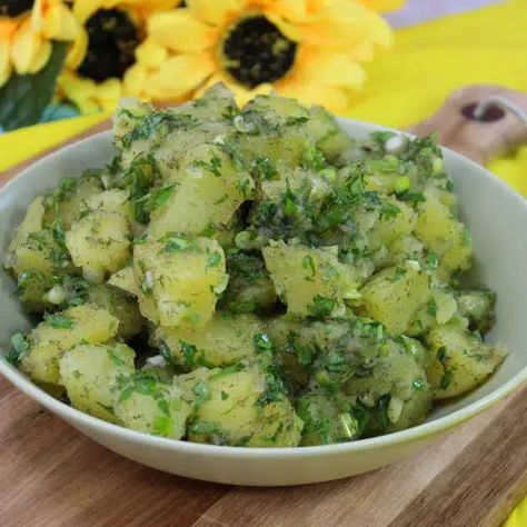 Simple Vegan Bulgarian Potato Salad - Cook Gem Bulgaria Food, Bulgarian Recipes, Global Recipes, Delicious Vegan Recipes, I Wish I Had, Zimbabwe, International Recipes, Healthy Diet, Potato Salad