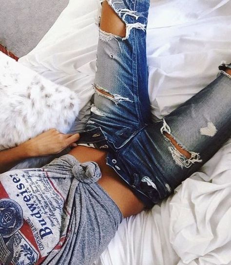 Ripped Jeans Outfit, Best Jeans For Women, Mode Boho, Wild Free, Outfit Jeans, Cooler Look, Jeans Outfit, Best Jeans, Country Outfits