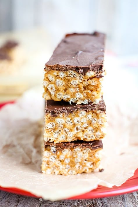 This protein bar recipe is OUTSTANDING! Quick and easy no bake recipe and they have the perfect crunchy texture. YES please! Homemade Z Bar Recipe, Crispy Protein Bar, Clean Protein Bar, Crunchy Protein Bars, Diy Perfect Protein Bars, Perfect Bar Recipe, Homemade Protein Bars Healthy, Built Bars Protein, Bars Recipes Healthy