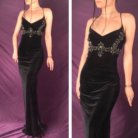 90’s Prom Dress, Barristers Ball, 2000s Prom Dress, Prom 2k24, 90s Prom Dress, Black Velvet Gown, Prom 2022, Prom Inspo, Beaded Fabric