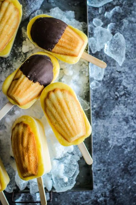 "Our daughter is always full of great ideas, especially when it comes to dessert. Case in point, these Vanilla Madeleine Pudding Pops! All the flavors you love about the classic vanilla pudding pop of your childhood, elevated with the addition of Donsuemor French-Inspired Madeleines." - Meg @ This Mess is Ours  #thismessisours #recipe #donsuemor #madeleines Pudding Pops Recipe, American Dessert Recipes, Madeleine Cookies, Frozen Pudding, Pudding Pops, Micro Bakery, American Dessert, French Cookies, Madeleine Cookie