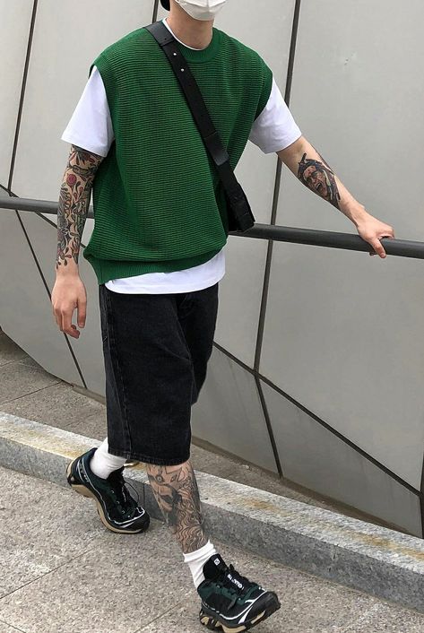 Vest Outfits Men, Simple Fits, Cool Outfits For Men, Friend Poses, Men Fashion Casual Outfits, Vest Outfits, Casual Street Style, Fashion Books, Mens Streetwear