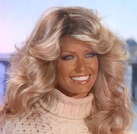 70s It Girl, Farah Fawcett Hair, Farrah Fawcet, 70s Hair, Farrah Fawcett, Haircuts For Medium Hair, Actrices Hollywood, Feathered Hairstyles, It Girl