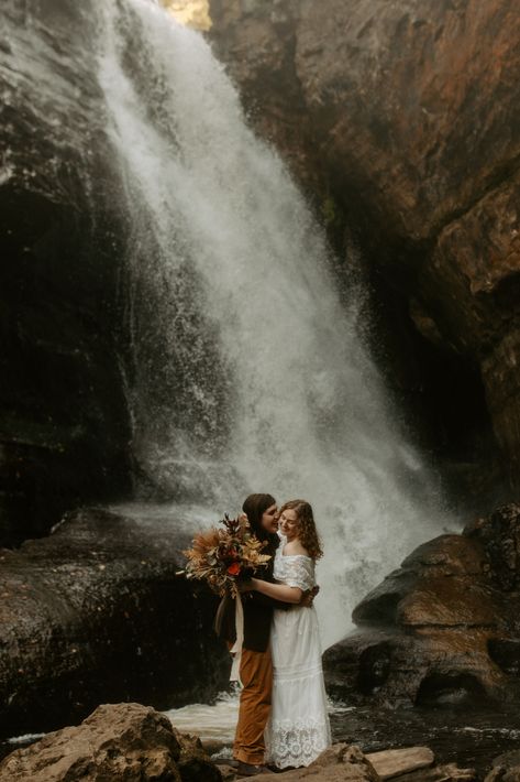 Photo Upper Peninsula Elopement, Pictured Rocks Michigan, Michigan Upper Peninsula, Michigan Elopement, Michigan Fall, Waterfall Elopement, Sugarloaf Mountain, Marquette Michigan, Upper Peninsula Michigan