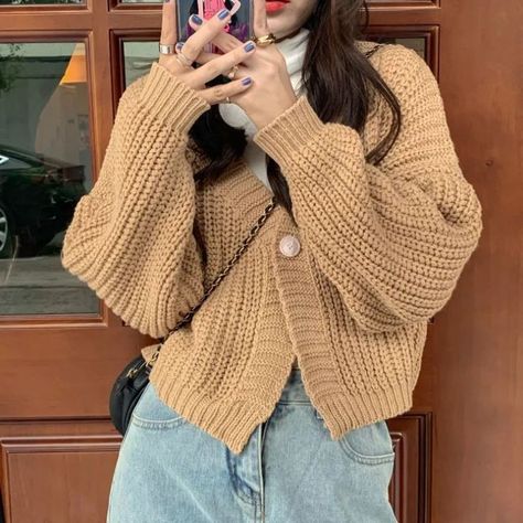 https://youtu.be/Ts1OvPHmVAU Short Sweater, Shorts Outfits Women, Long Sleeve Knitted Cardigan, Loose Knit Sweaters, Pekanbaru, Knit Short, Loose Knit, Sweater Material, Cardigan Top