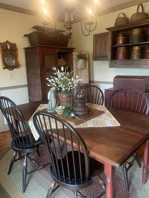 Country Rose Cottage Colonial Dining Room, Primitive Dining Room, Primitive Dining Rooms, Log Cabin Living, Primative Decor, Colonial Interior, Farmhouse Tables, Rooms Decor, Country Kitchens