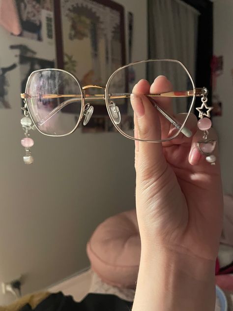 Pink Glasses Frames, Kawaii Glasses, Clear Glasses Frames Women, Jewelry Coquette, Glasses For Round Faces, Y2k Glasses, Glasses Inspiration, Clear Glasses Frames, Funky Glasses