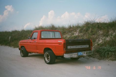 #vintageford #vintagecar #redtruck #pickuptruck Orange Pickup Truck, Pick Up Truck Aesthetic, Peaches Aesthetic, Red Pick Up Truck, Spotify Playlist Pics, Red Pickup Truck, Gravity Falls Characters, Playlist Pics, Lynn Painter