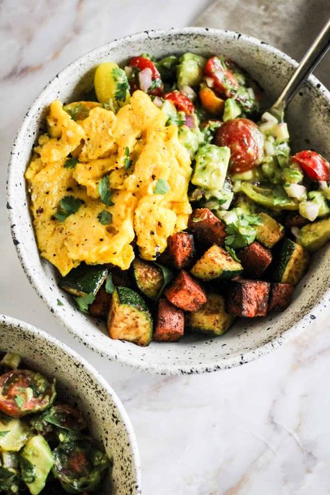 Breakfast Sweet Potatoes, Sweet Potato Breakfast Bowl, Potato Breakfast Bowl, Spicy Vegetables, Savory Cravings, Breakfast Bowls Recipe, Potato Breakfast, Tomato Avocado, Breakfast Salad