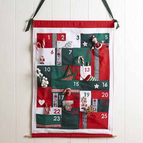 A Ruby And Pearl Christmas: Fabric Advent Calendar Homemade Advent Calendars, Fabric Advent Calendar, Christmas Advent Calendar Diy, Christmas Countdown Calendar, Christmas Traditions Family, Advent For Kids, Advent Calenders, Diy Calendar, Advent Calendars For Kids