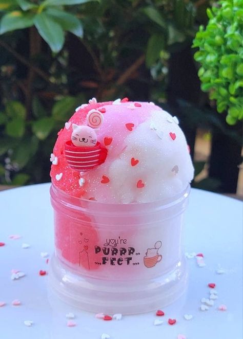 *Free Shipping with a $65 purchase* Super fluffy red, pink, and white cloud slime just in time for a Valentines day gift, or just for yourself 😄 Scented Butterfly Hugs Comes with heart fimo slices and a cute kitty charm. Valentines Slime, Valentines Day Slime, Slime Valentines, Slime Cute, Slime Business, Slime Pictures, Snow Slime, Aesthetic Slime, Cute Slime