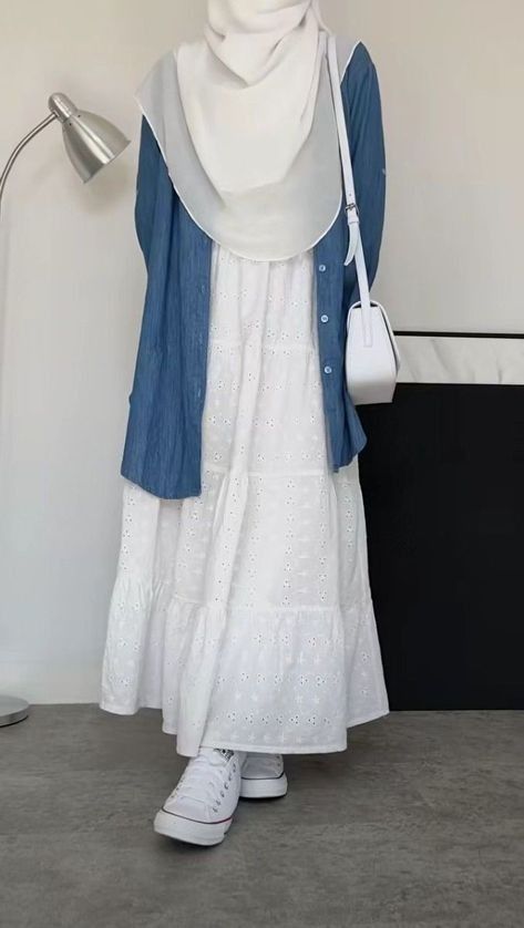 Muslimah Outfit Casual, Muslim Aesthetic Outfits, Muslim Style Outfits, Hijab Outfit Syari, Aesthetic Muslim Outfits, Islamic Modest Fashion, Muslimah Fashion Casual, Rok Outfit, Stylish Outfits Casual