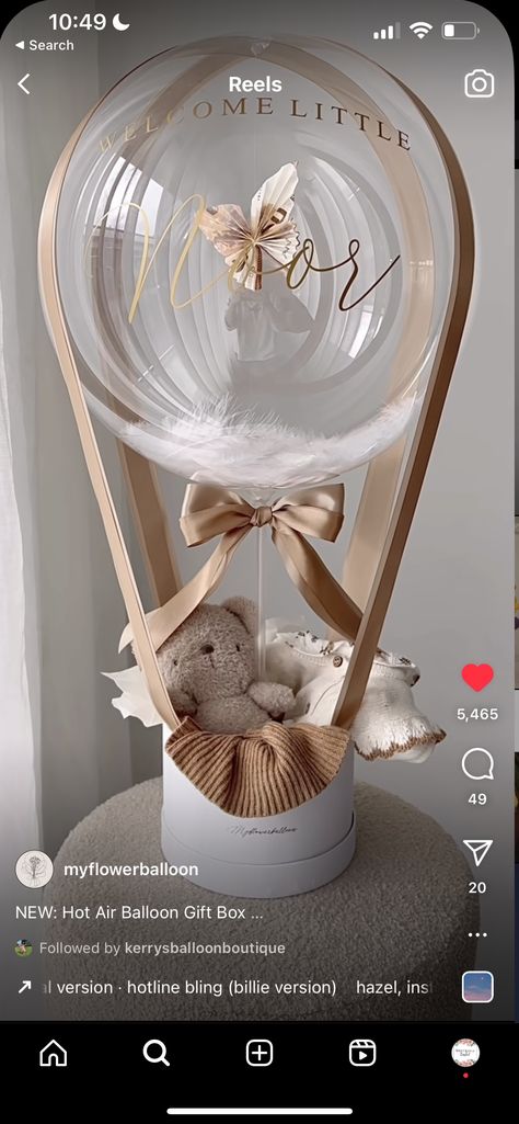 Bobo Balloon Baby Gifts, Balloon Gift Basket Ideas, Clear Balloon Gift Ideas, Clear Ballon Arrangement, Stuffed Bubble Balloon, Balloon Filled With Gifts, Bobo Baloon Ideas, Hot Air Balloon Baby Shower Gift, Stuffed Bobo Balloon Ideas