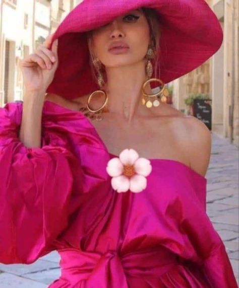 Look Rose, Paris Chic, Color Magenta, Fancy Hats, Fuchsia Color, Elegant Outfit, Colorful Fashion, Hat Fashion, Classy Outfits