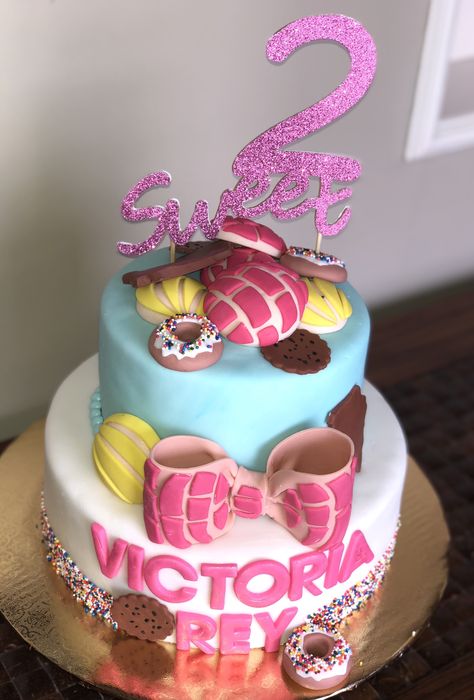 Pan Dulce Party Theme, Pan Dulce Party, 2 Sweet Birthday Cake, Receta Salmon, Mexican Sweet Bread, 1940s Party, Sweet Birthday Cake, Mexican Sweet Breads, 2nd Birthday Party For Girl