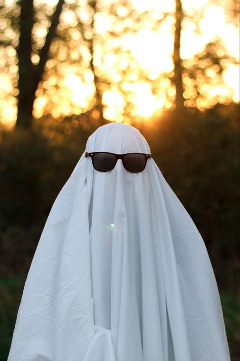 Ghosting Aesthetic, Ghost Picture Trend, Ghost Photo Shoot Trend, Ghost With Sunglasses Wallpaper, Ghost Trend Photoshoot, Ghost Photography Trend, Ghost Trend, Asthetic Picture White And Black, Ghost Photoshoot