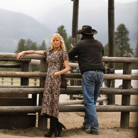 Yellowstone Beth And Rip, Beth Dutton Costume Ideas, Halloween Costumes At Home, Yellowstone Outfit Ideas, Costumes At Home, Yellowstone Vibes, Beth And Rip, Beth Dutton Style, Yellowstone Outfits