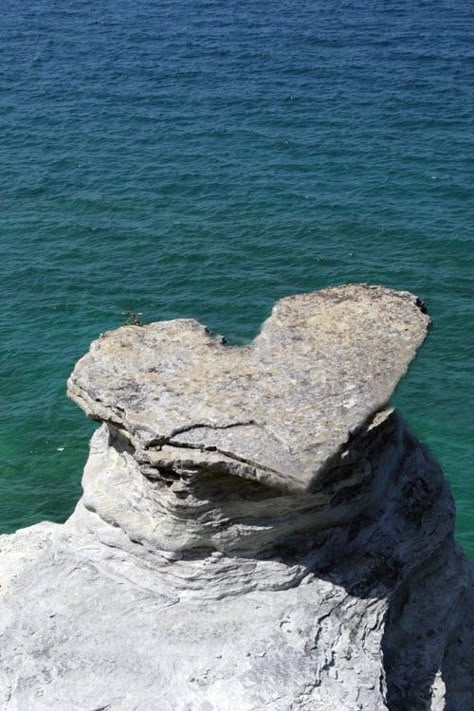 <3 Heart Shaped Rocks, Heart In Nature, I Love Heart, Heart Images, Airbrush Art, Happy Heart, With All My Heart, Heart Soul, Beautiful Heart