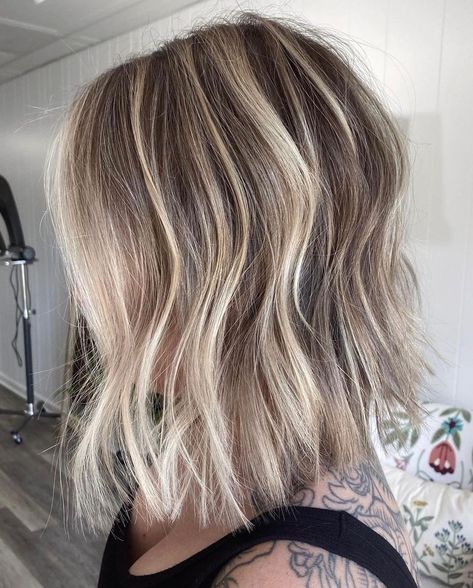 Full Highlights Short Hair, Short Hair Blonde Balayage, Hair Color Ideas For 2023, Short Light Brown Hair, Balayage Hair Ideas, Blonde Balayage Bob, Blonde Balayage Hair, Platinum Blonde Balayage, Balayage Lob