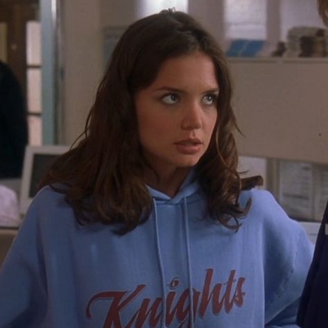 Michelle Williams And Katie Holmes, Katie Holmes Dawson Creek, Katie Holmes 2000s, Katie Holmes First Daughter, Katie Holmes Style 90s, First Daughter Aesthetic, Katie Holmes Dawsons Creek, Joey Potter Hair, First Daughter Movie