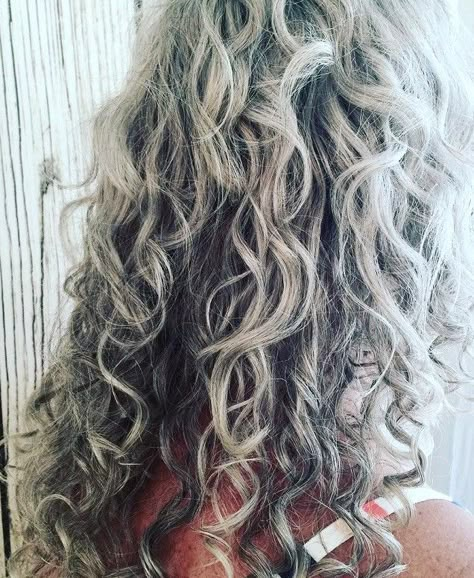 Gray Curly Hair, Curly Silver Hair, Secret Hair Color, Hair Turning White, Curly Hair Looks, Curly Gray Hair, Long Hair Older Women, Long Silver Hair, Grey Hairstyles