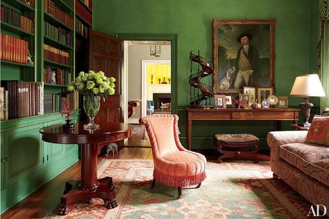 The color palette of jewelry designer Elizabeth Locke’s living room is brought together in a red-and-green antique Oushak. Emerald Green Rooms, Green Study, Green Library, Lots Of Books, Traditional Office, Home Library Design, Green Paint Colors, Green Walls, Nate Berkus