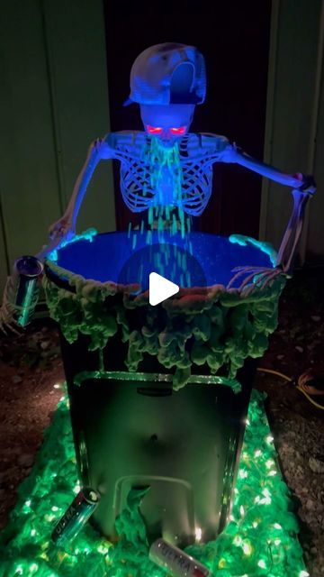 Puking Skeleton, Halloween Fountain, Paint Skeleton, Fun Diy Halloween Decorations, Green Spray Paint, Diy Fountain, Halloween Tutorial, Skeleton Decorations, Halloween Crafts Decorations