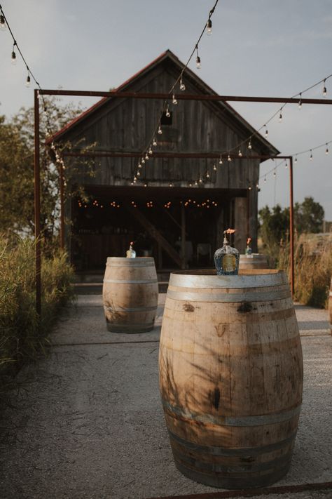 Country Cocktail Wedding, Wine Barrels Wedding, Barrels Wedding, Wine Barrel Wedding Decor, Ranch Party, Wine Barrel Wedding, Cocktail Hour Decor, Shed Wedding, Wine Farm