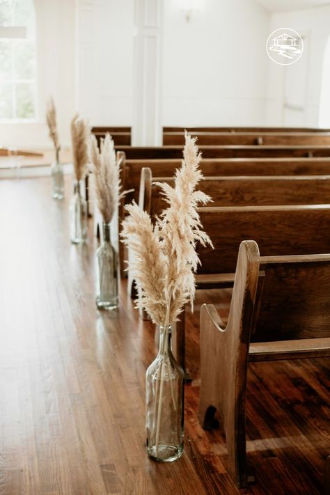 Pampas Grass Aisle Decor, Wedding Decorations Pampas, September Wedding Reception, Pampas Grass Aisle, Minimalist Wedding Decorations, White Chapel Wedding, Western Wedding Decorations, Wedding Church Decor, Wedding Isles