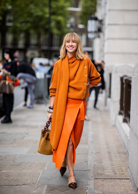 gettyimages 1033931358 3 Ways to Wear Fashion Month’s Favorite Orange Sweater Orange Cardigan Outfit, Female Costumes, Monochromatic Fashion, London Fashion Week Street Style, Street Style Fall Outfits, Fashion Archive, Corporate Style, Orange Outfit, Winter Chic