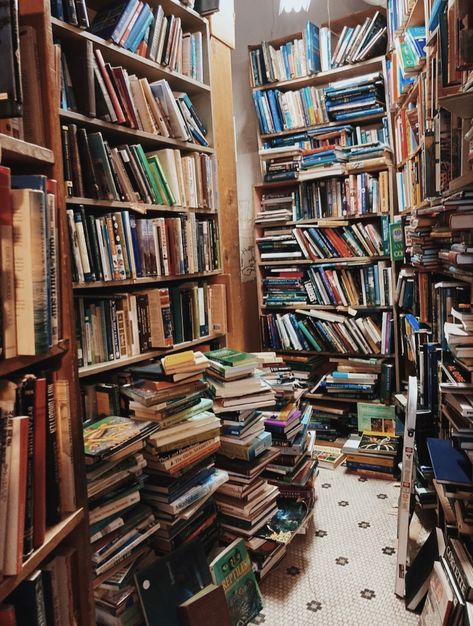 a small used book store somewhere in the city Books Store, Small Book Store Aesthetic, Small Book Store, Vintage Book Store, Used Book Store, Small Used Bookstore, Old Book Store, Book Stores, Book Store