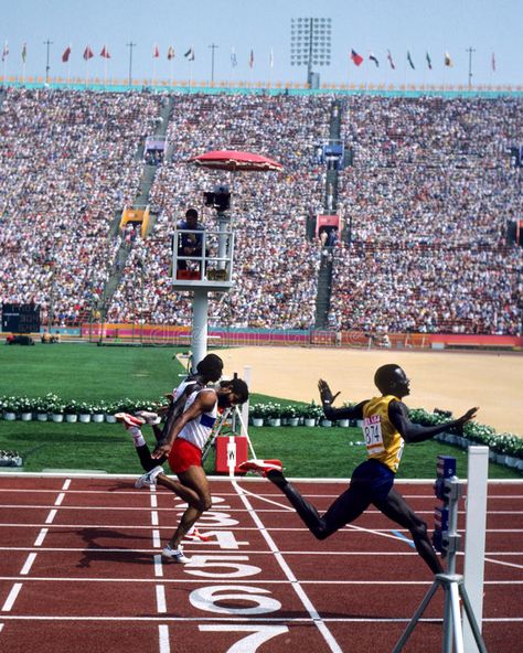 Track And Field Olympics, Olympic Track And Field Aesthetic, Finish Line Aesthetic, Running Finish Line, Track Olympics, Finish Line Race, Vintage Track And Field, Olympics Aesthetic, Track Athletes