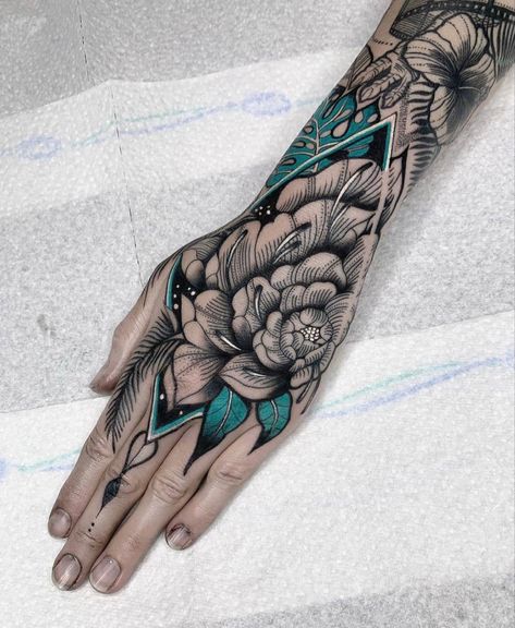 Full Hand Tattoo, Tattoo Line, Pretty Hand Tattoos, Muster Tattoos, Floral Tattoo Sleeve, Gorgeous Tattoos, Hand Tattoos For Women, Tatuaje A Color, Line Work Tattoo